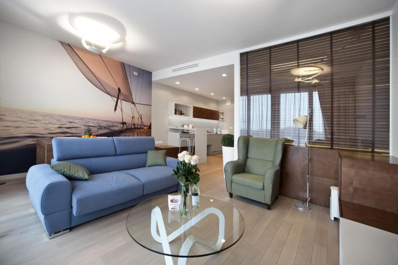 Triton Park Accommodation By P&O Serviced Apartments Varşova Dış mekan fotoğraf