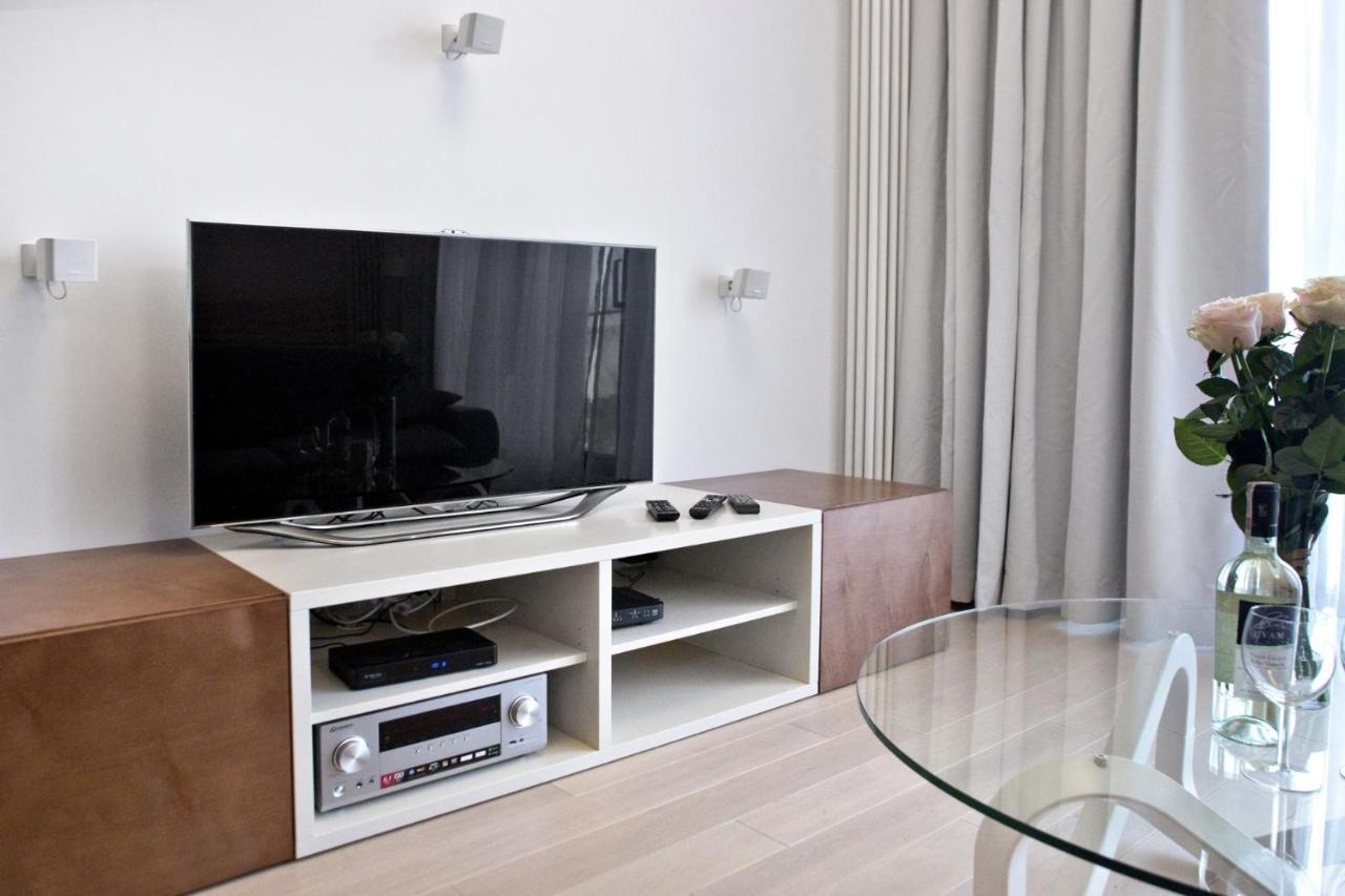 Triton Park Accommodation By P&O Serviced Apartments Varşova Dış mekan fotoğraf