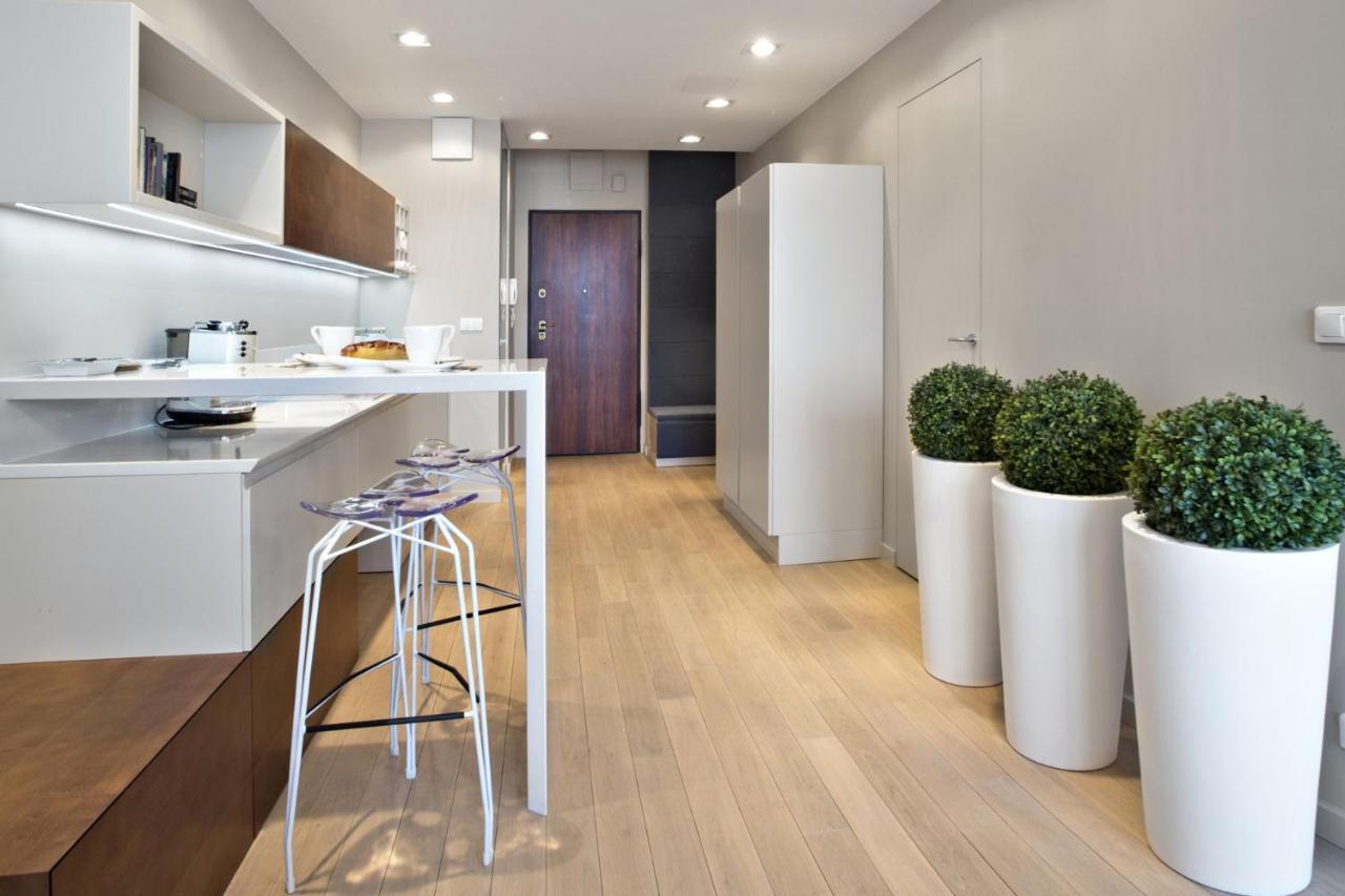Triton Park Accommodation By P&O Serviced Apartments Varşova Dış mekan fotoğraf